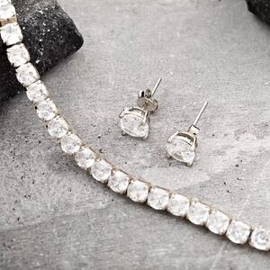 2 piece Set Bracelet (7.00 In) + Earrings set In Silvertone 20.90 ctw NWT